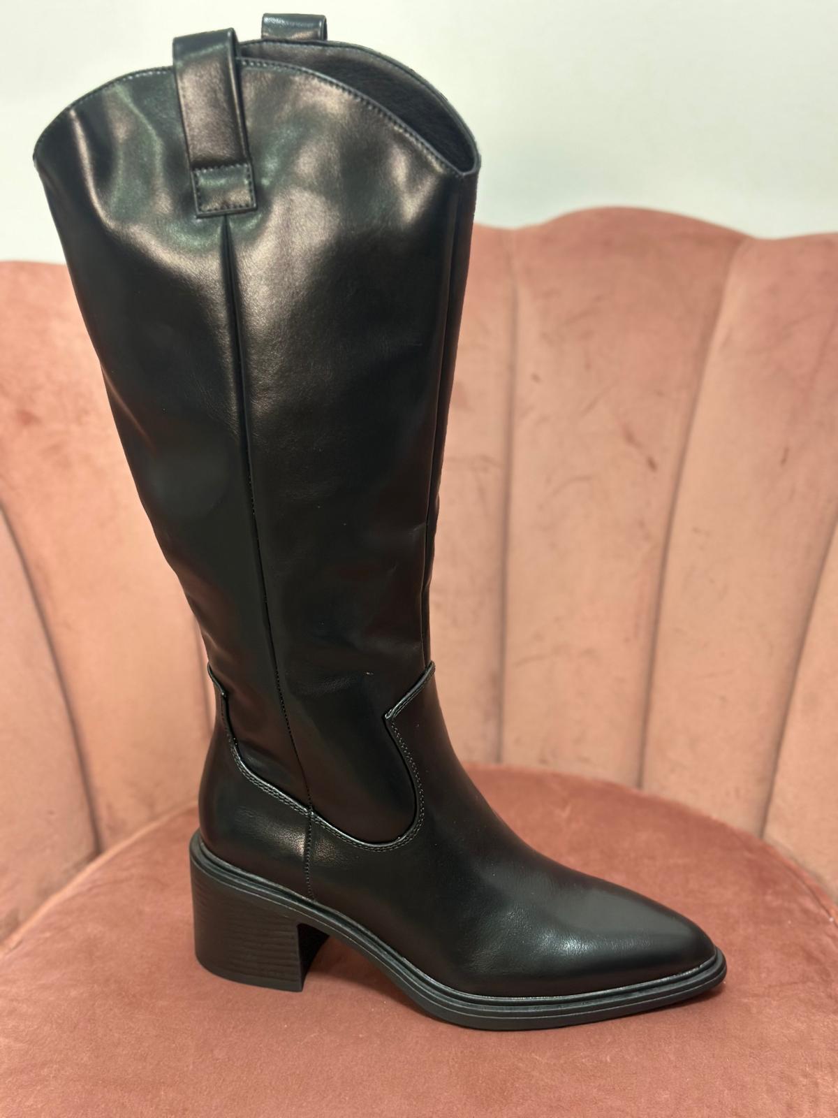 Botas negras altas