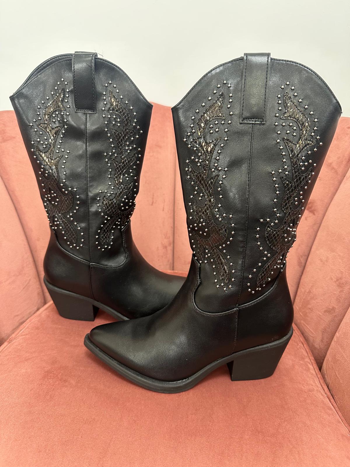 Botas cowboy negras con tachuelas