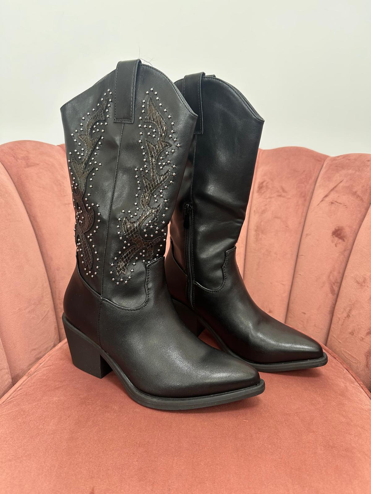 Botas cowboy negras con tachuelas