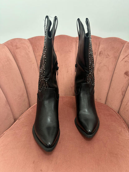 Botas cowboy negras con tachuelas