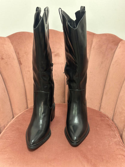 Botas negras altas