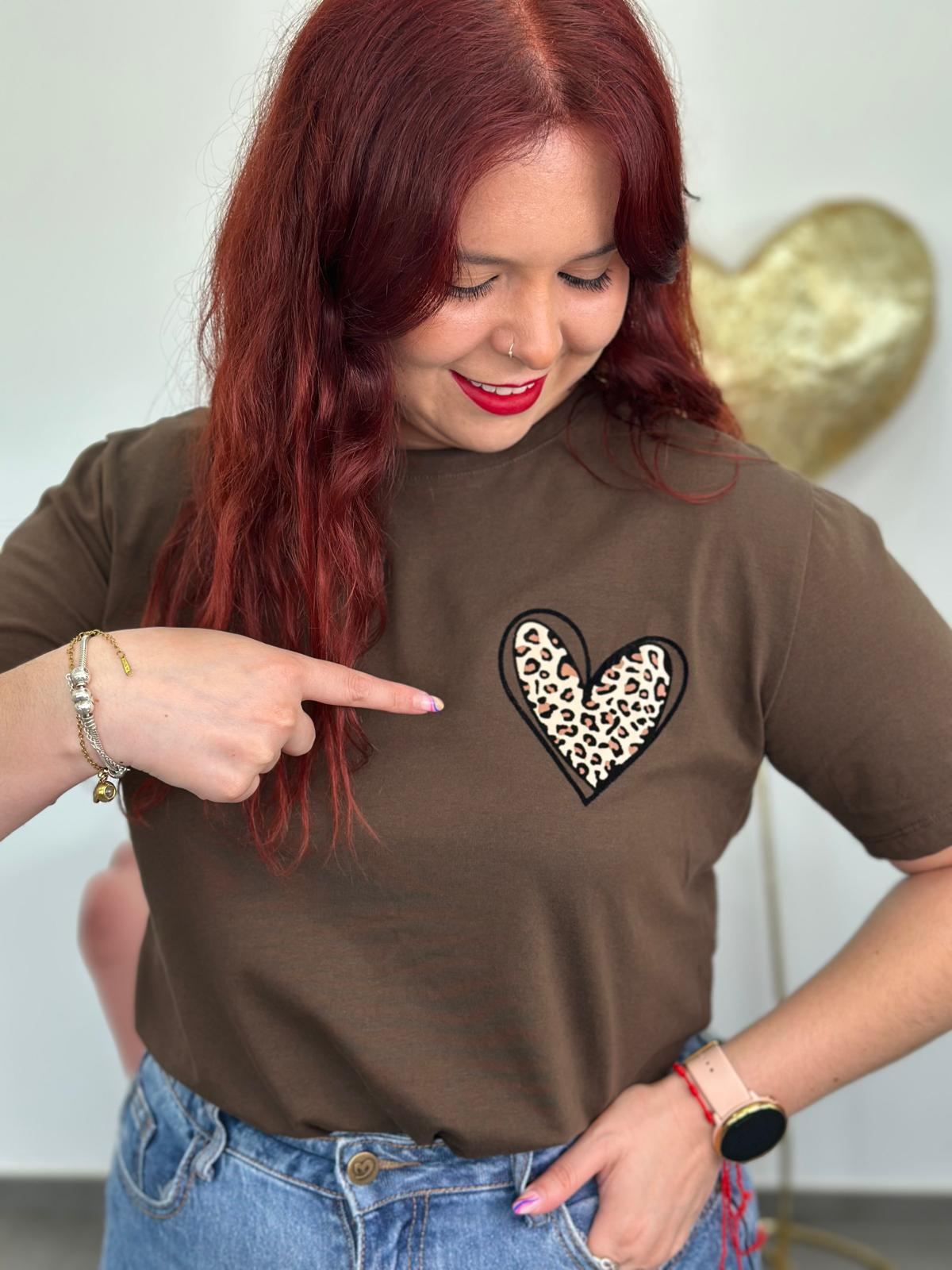 Camiseta Corazón marrón