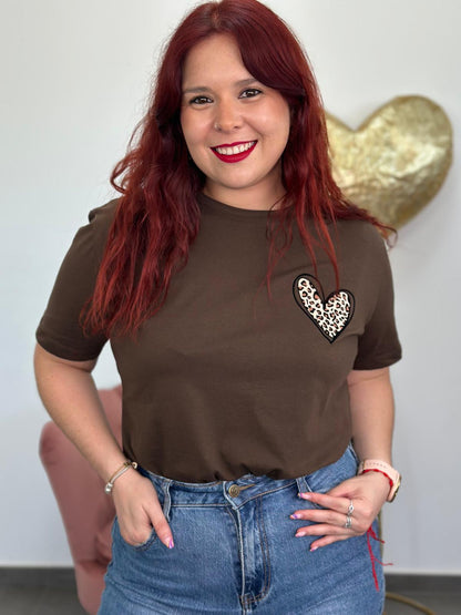 Camiseta Corazón marrón